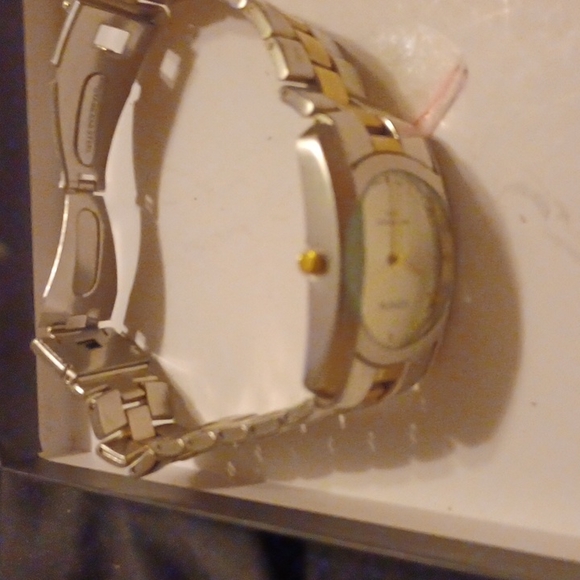 WOMAN'S GENEVA WATCH - Picture 3 of 6